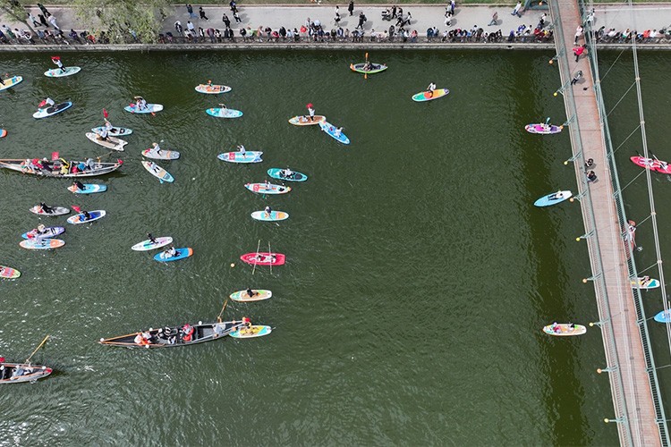 Uluslararası Portakal Çiçeği Karnavalı kapsamında su korteji yapıldı