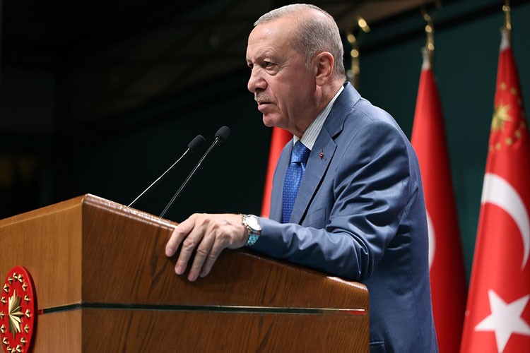 "Sosyal medya şirketleri militanlaştı"