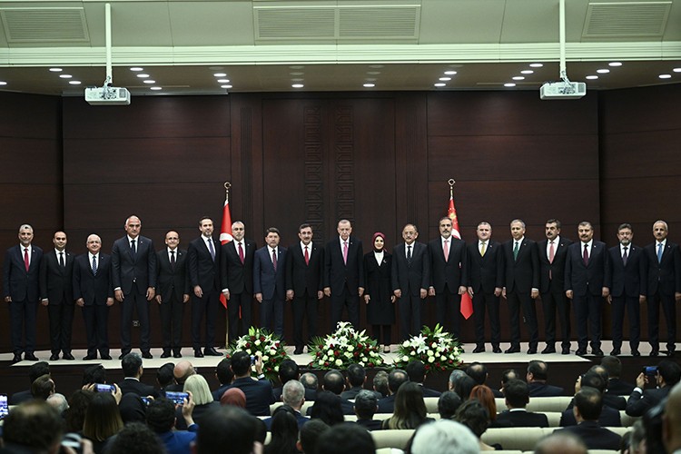 Yeni hükümet üyeleri belli oldu