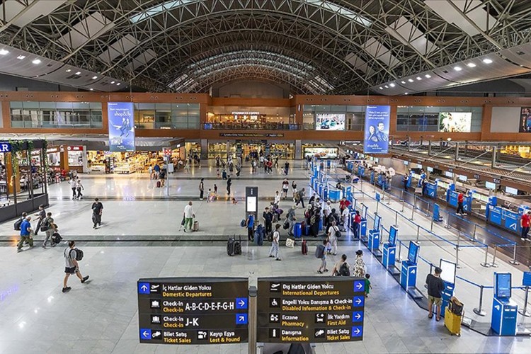Havalimanları 11 ayda 229,7 milyon yolcuya hizmet verdi