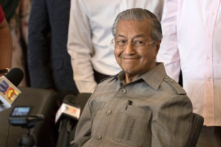 93 yaşında IMF'ye direniyor