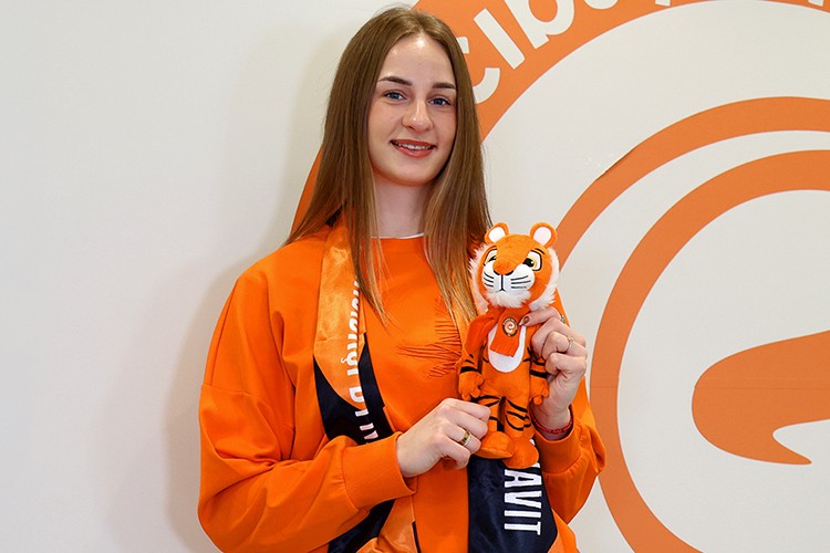 Aleksandra Uzelac, Eczacıbaşı Dynavit'le anlaştı