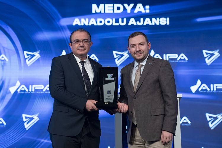 "AI Tomorrow Summit 2025"te ödül töreni düzenlendi