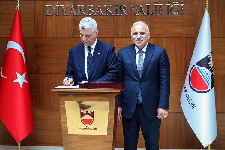 Ticaret Bakanı Bolat Diyarbakır'da ziyaretler gerçekleştirdi