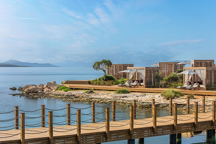 Türkiye'de 'İki Mavi Bayrak' alan ilk otel oldu