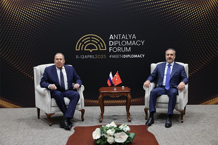 Fidan, Antalya'da Rus mevkidaşı Lavrov ile görüştü