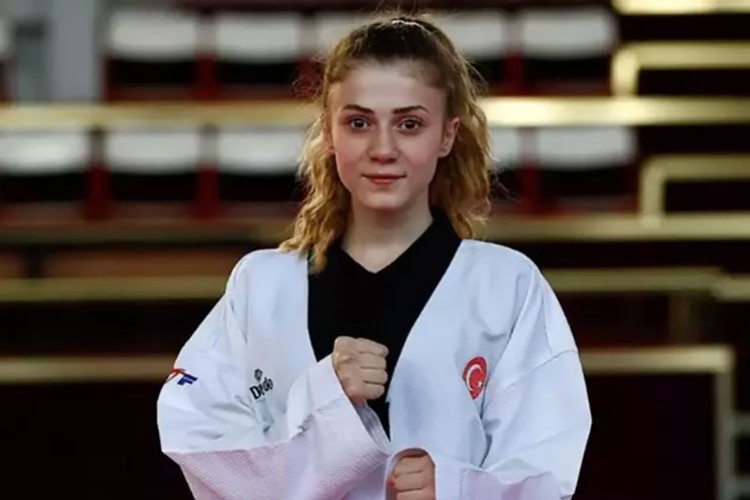 Tekvandocu Merve Dinçel Kavurat çeyrek finale yükseldi