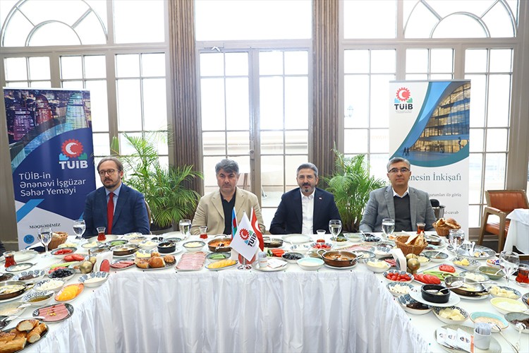 Çalışma ve Sosyal Güvenlik Bakan Yardımcısı Aydın, Bakü'de Türk iş insanlarıyla görüştü