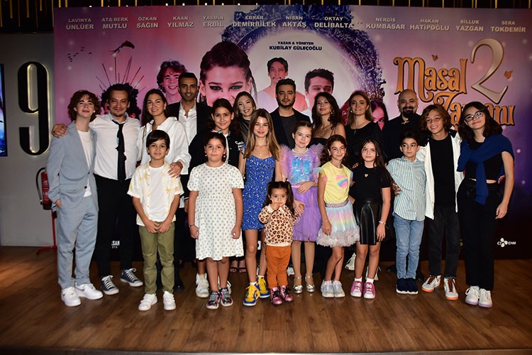 "Sihirli Kapı" Filminin Ön Gösterimine Yoğun İlgi