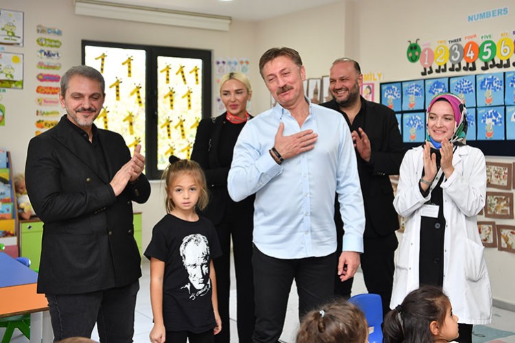 Babalarının anısına okul bağışladılar