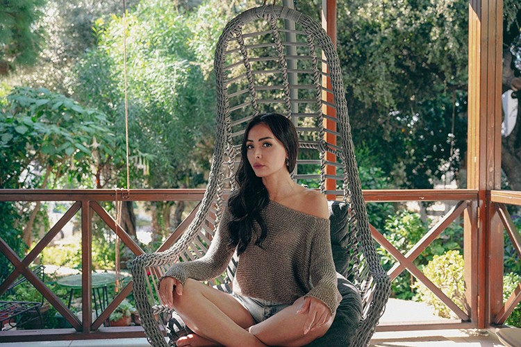 Bilge Nihan ilk kez kendi yazdığı şarkısını seslendirdi