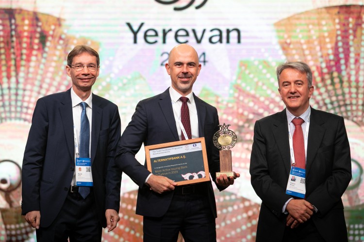 Alternatif Bank dış ticaretteki uzmanlığını aldığı uluslararası ödüllerle taçlandırmaya devam ediyor