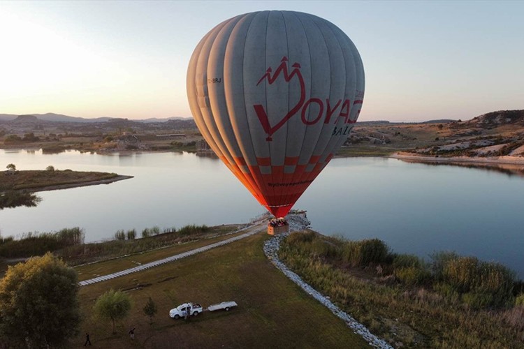 Frig Vadisi balon turlarıyla Kapadokya'nın izinde