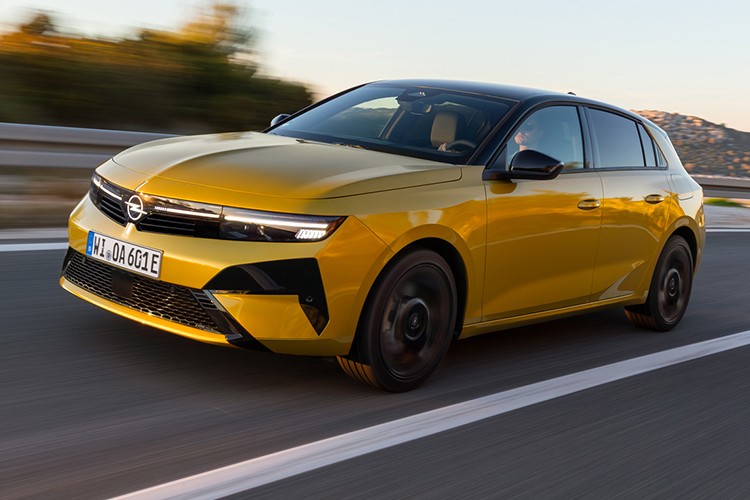 Yenilenen Opel Astra Nisan'da Türkiye'de