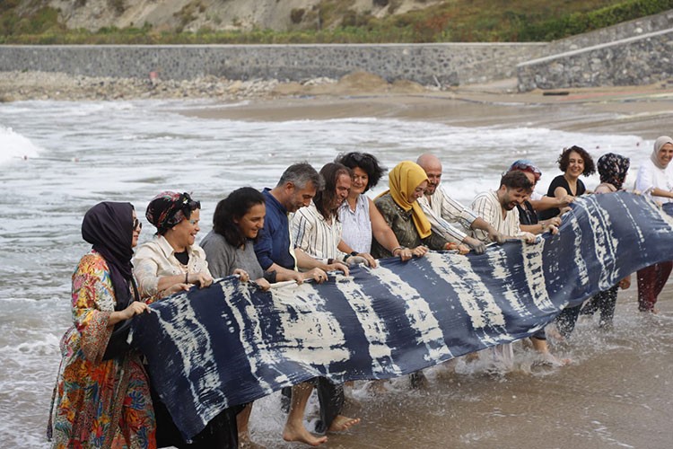 100 metre uzunluğunda Şile Bezi denizle kavuştu