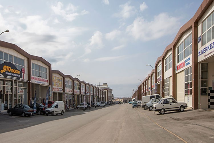 Oto sanayi sitelerinde yoğunluk arttı