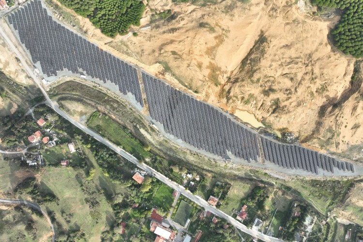 Enerjisa Enerji'nin Eyüpsultan'da kurduğu arazi Güneş Enerjisi Santrali 2 bin 198 hanenin enerjisini üretecek