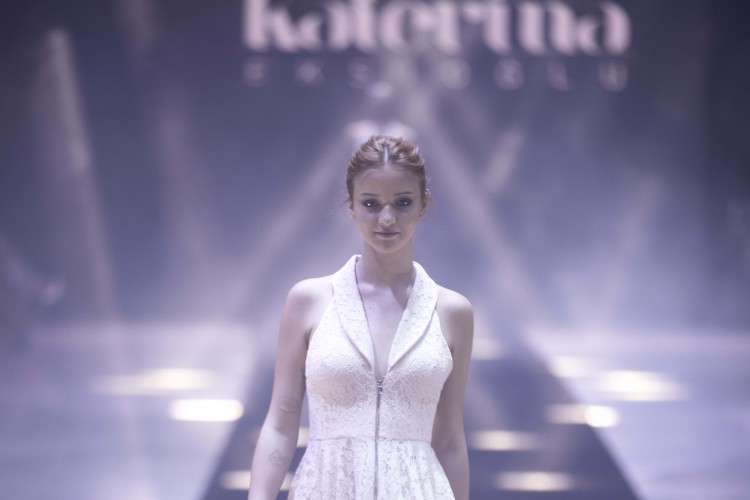 ATERİNA EKŞİOĞLU, SS24 KOLEKSİYONUNDA SİYAHIN ASALETİ!