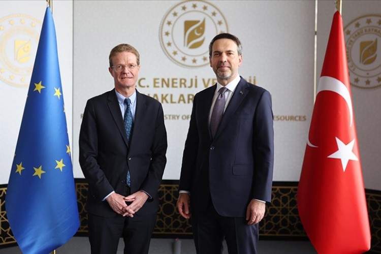 Enerji Bakanı Bayraktar, AB Türkiye Delegasyonu Başkanı ve büyükelçilerle görüştü
