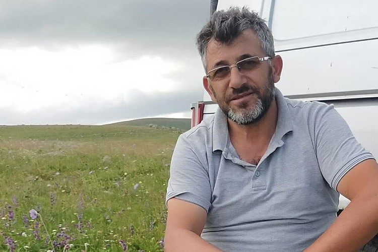 Arı ile çiçeğin arasına girilmez