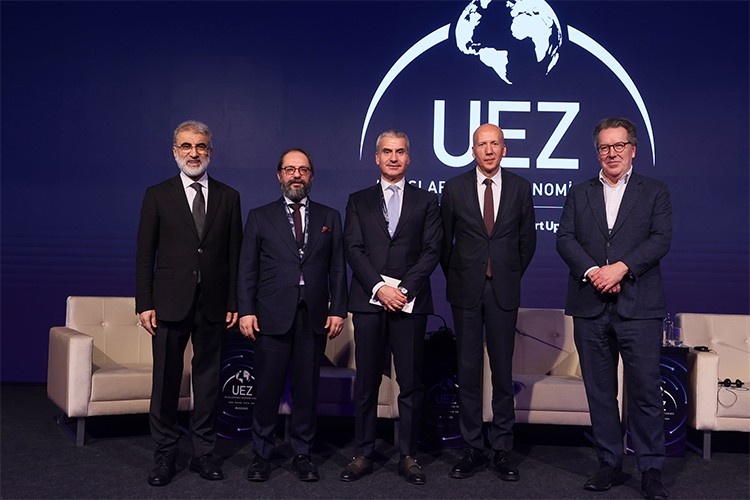 Global Ekonomi 5.0 Panelinde Küresel Belirsizlikler ve Yönetimi Ele Alındı