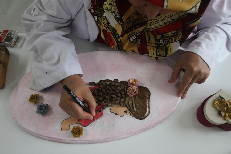 Kadın girişimci talaşı sanata dönüştürüyor