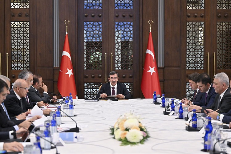 "Yabancı yatırımda yeni müjdelerin gelmesini bekliyoruz"