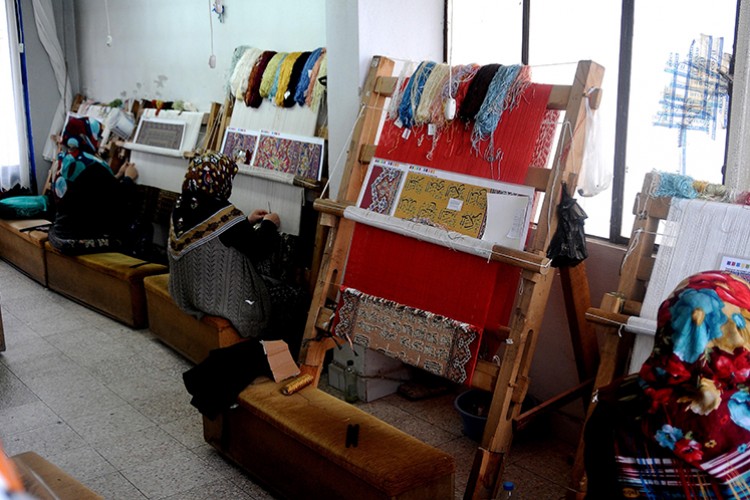 3 yılda dokuyorlar ve...