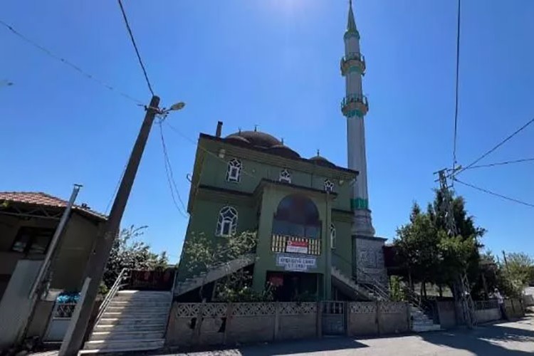 Camiyi 7 milyon liraya satılığa çıkardı