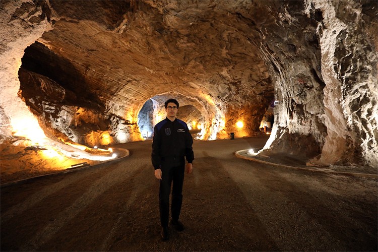 Astronot Atasever, yerin 80 metre altında seminer verdi