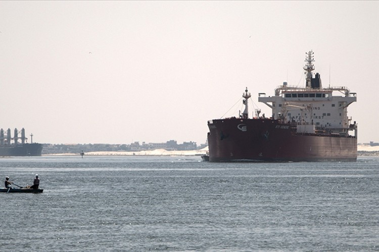 Mısır, Süveyş Kanalı'ndan geçiş ücretlerine zam yaptı