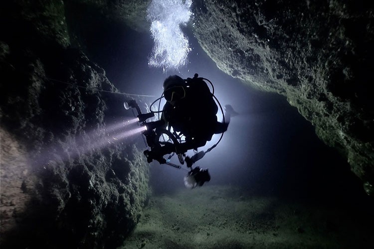 Su altı mağarası, çok sayıda dalış tutkununu ağırlıyor
