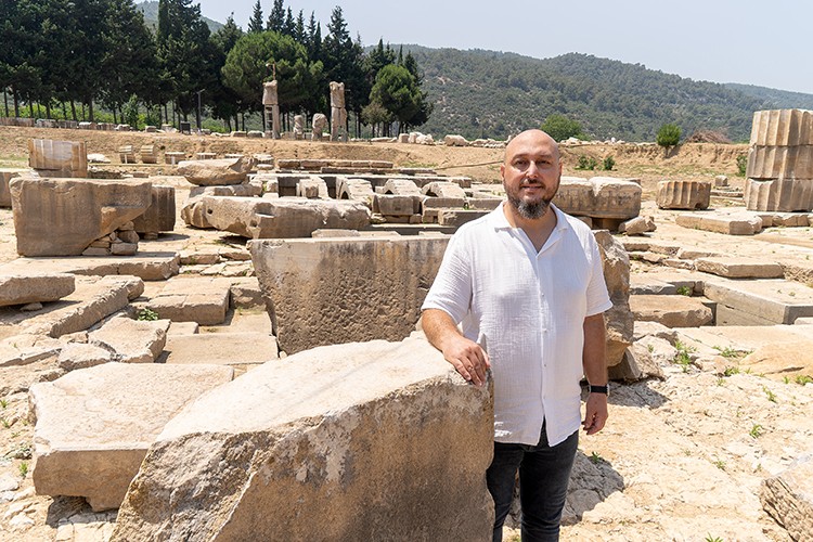 Klaros'taki Kazıya Ana Sponsor Oldu