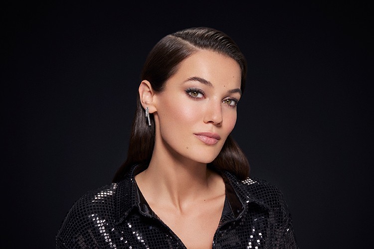 Makyajın etkileyici dünyasının kapılarını açıyor!