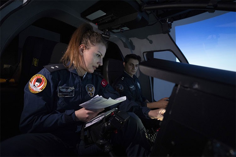 Emniyetin "havadaki gözleri" zorlu şartları simülatörde deneyimliyor