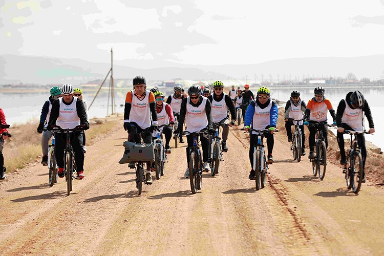 Sürdürülebilir gelecek için Tuz Gölü'nde 'Umuda Pedal' çevirdiler