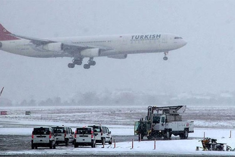 İstanbul'da kar yağışı nedeniyle uçuşlar iptal edilecek