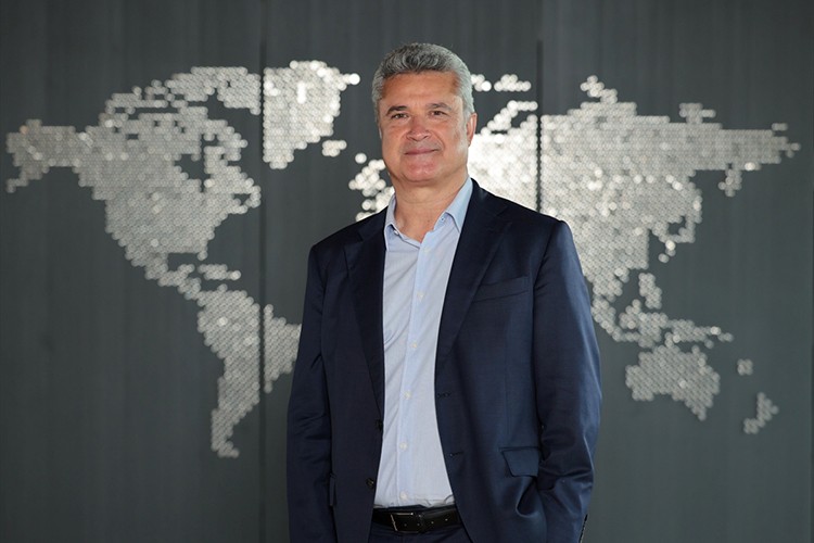 EY'den 2025 mali yılında 53,2 milyar dolar küresel gelir