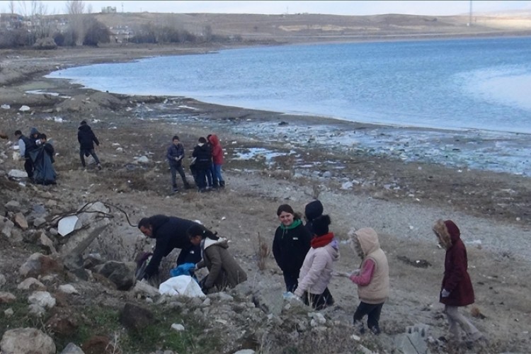 Sahilde çevre temizliği yaptılar