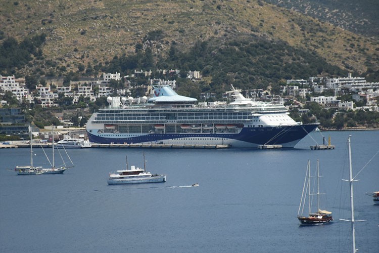 Bodrum'a "Marella Discovery 2" kruvaziyeriyle 1789 turist geldi
