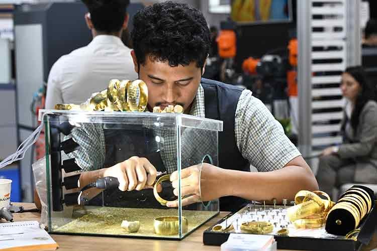 Küresel İhracattaki Mücevher Parıltısı İstanbul'dan Dünya'ya Yayılıyor