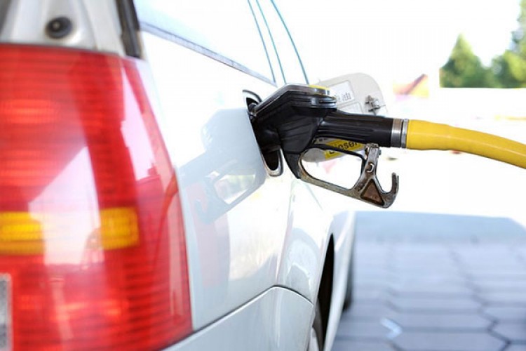 Benzine 44 kuruş zam geldi