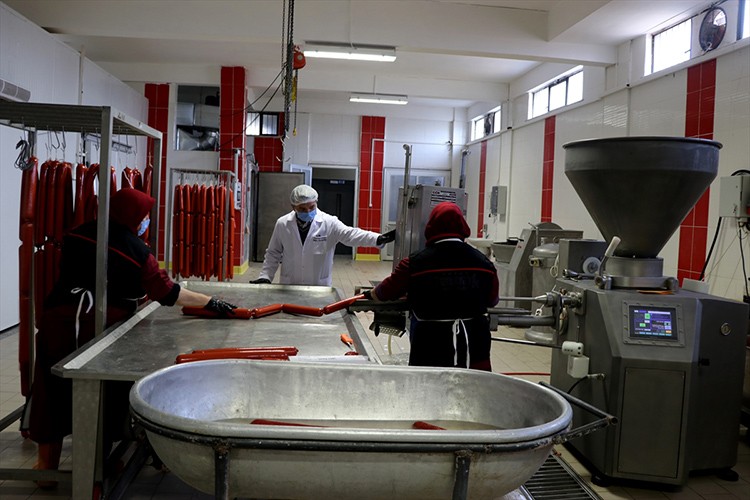 İş yerini büyütüp et entegre tesisi kurdu