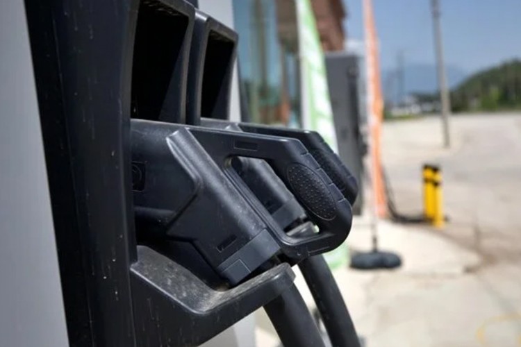 AB otomobil üreticileri daha fazla şarj istasyonu kurulmasını istiyor