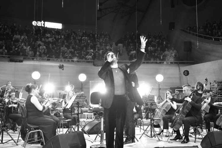 ISTANBUL NIGHT FLIGHT 10.SEZON AÇILIŞ KONSERİNDE GÖKHAN TÜRKMEN RÜZGARI ESTİ