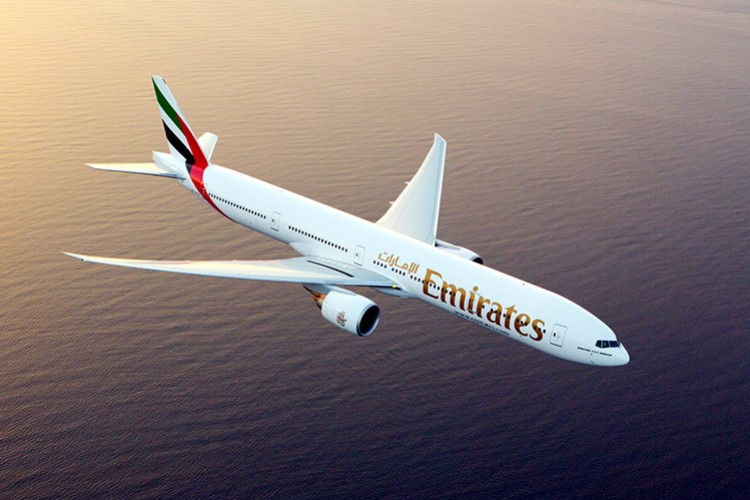 Emirates uçuşlara başladı