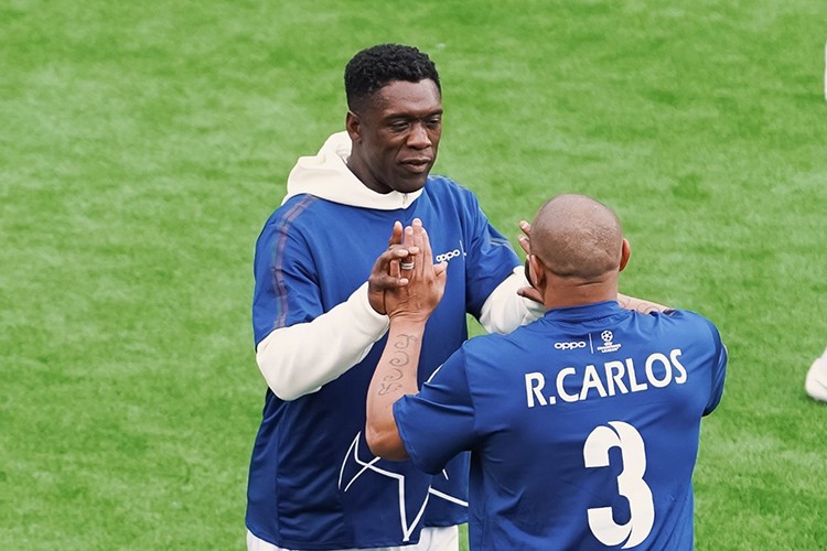 Efsane futbolcular Londra'da OPPO'nun yardım maçında buluştu