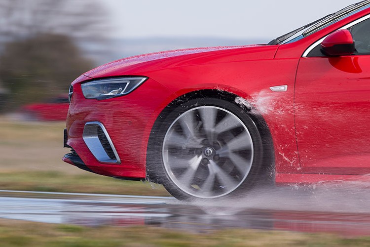 Michelin'den Yağmurlu Havalar için Sürüş Tavsiyeleri