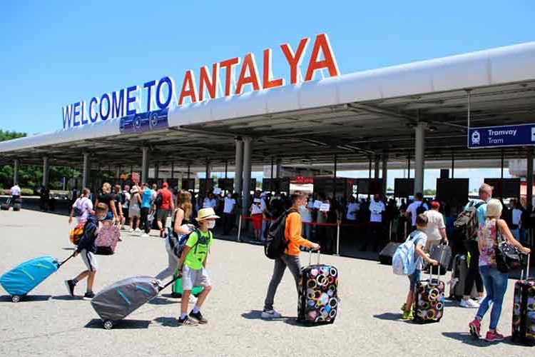 Antalya'ya 3 ayda hava yoluyla gelen turist sayısı 800 bine yaklaştı