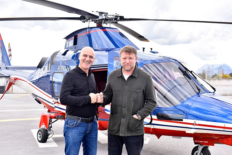 Ünlü yönetmen iş fırsatlarını değerlendirdi